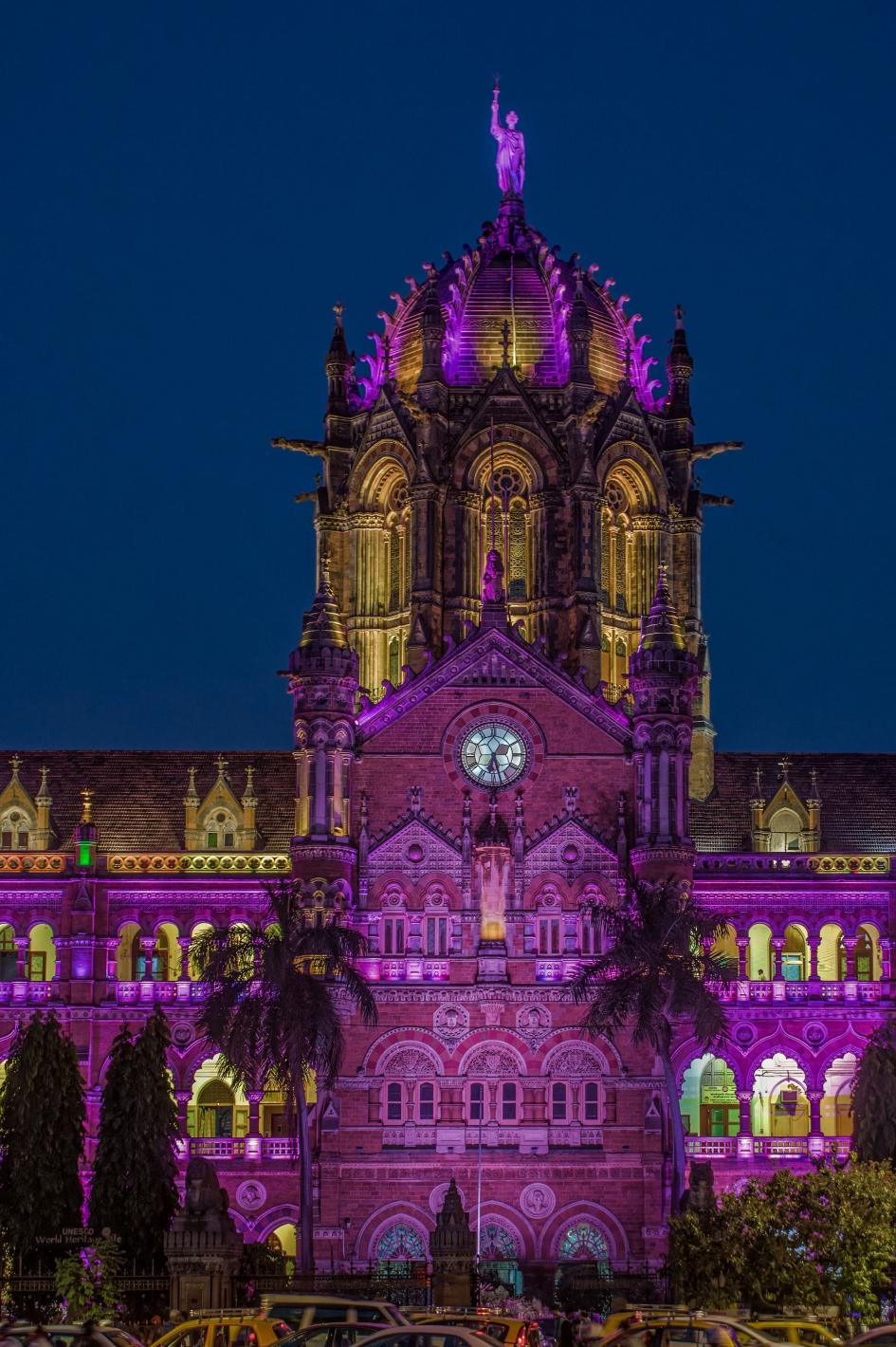 Най-впечатляващата гара в света - като палат е