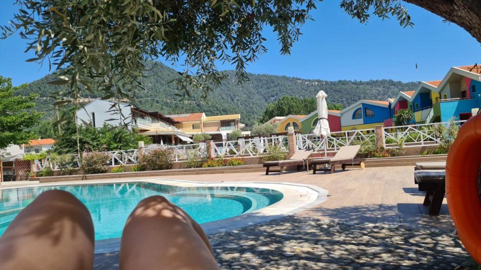 Туроператори ни цакат с нови такси: 30 евро за море на Великден