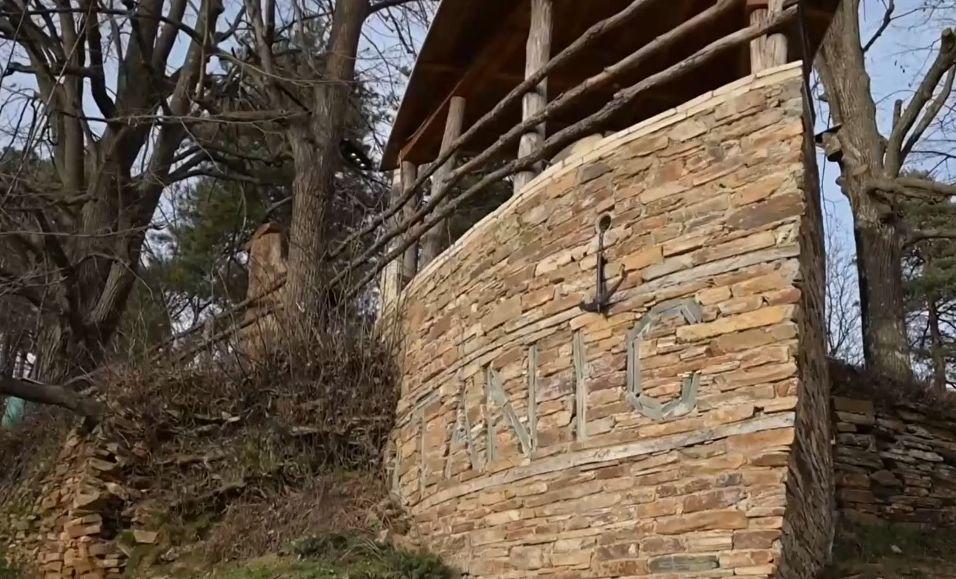 "Титаник" възкресява българско село с двама жители