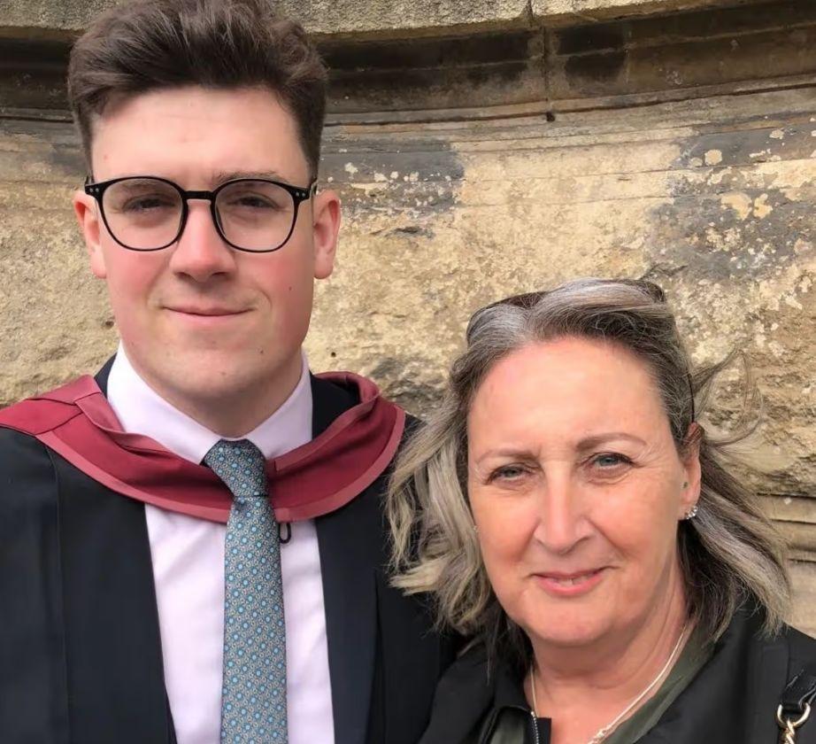 Четирима британци починаха, след като се разболяха от „мистериозна болест“ на райски остров