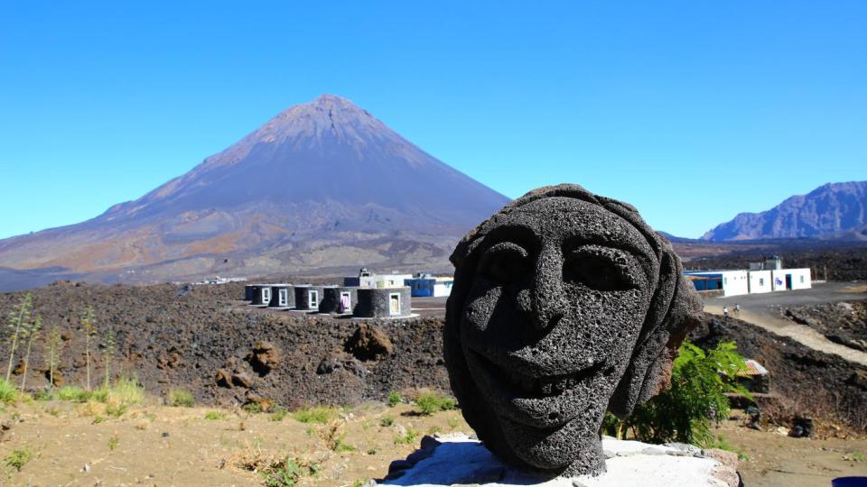 Четирима британци починаха, след като се разболяха от „мистериозна болест“ на райски остров