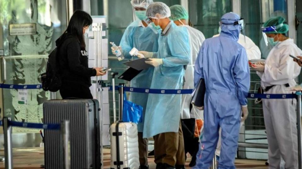 Летищата, които налагат тежки мерки заради новия смъртоносен вирус