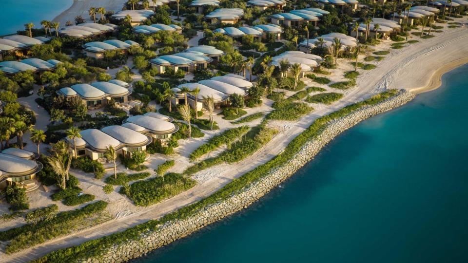 Остров Шура в Червено море подлуди богатите туристи, Forbes го обяви за най-якото място в света! Снимки