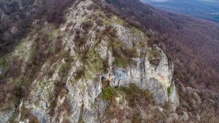 Злостен крие тайни входове, а водата изхвърля стари монети