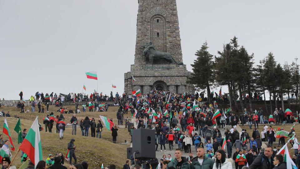 Хотели канят на Шипка за 3 март за 200 евро