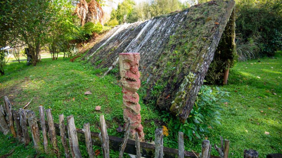 Заровеното село Те Вайроа