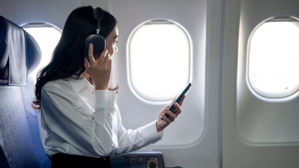 United Airlines въвежда задължителни слушалки за пътници