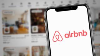 Airbnb вече ще предлага резервации на хотели