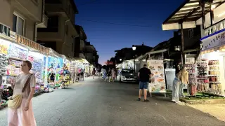 Къде изчезнаха туристите? Легендарната улица в Созопол опустя
