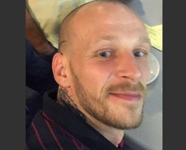 Пътници усмириха агресивен мъж по време на полет от Кипър, той почина