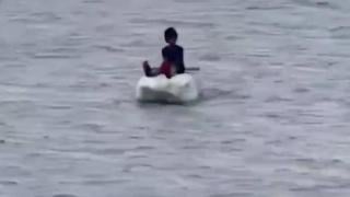 11-годишен ученик вместо на училище отплава в морето върху парче стиропор