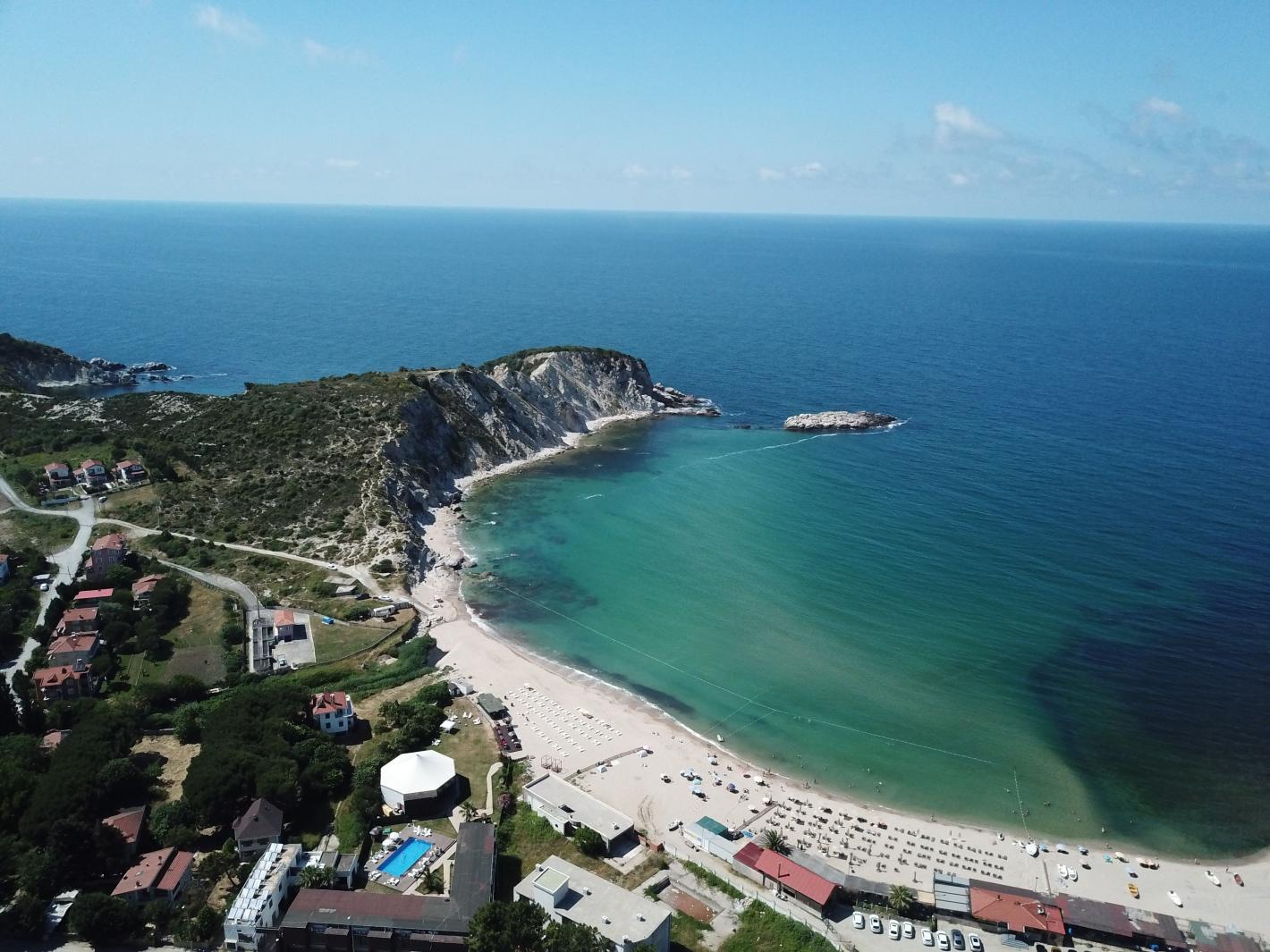 Забраниха къпането на плажове на Черно море, туристи направиха навалица