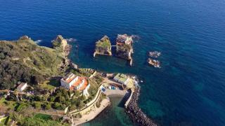 Остров Гайола край Неапол: легендата за вила, чиито собственици са преживели трагедии