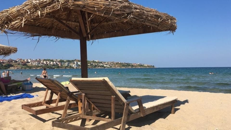 Забрана на плажа в Каваци: не може да се влиза с храна и вода в платената зона