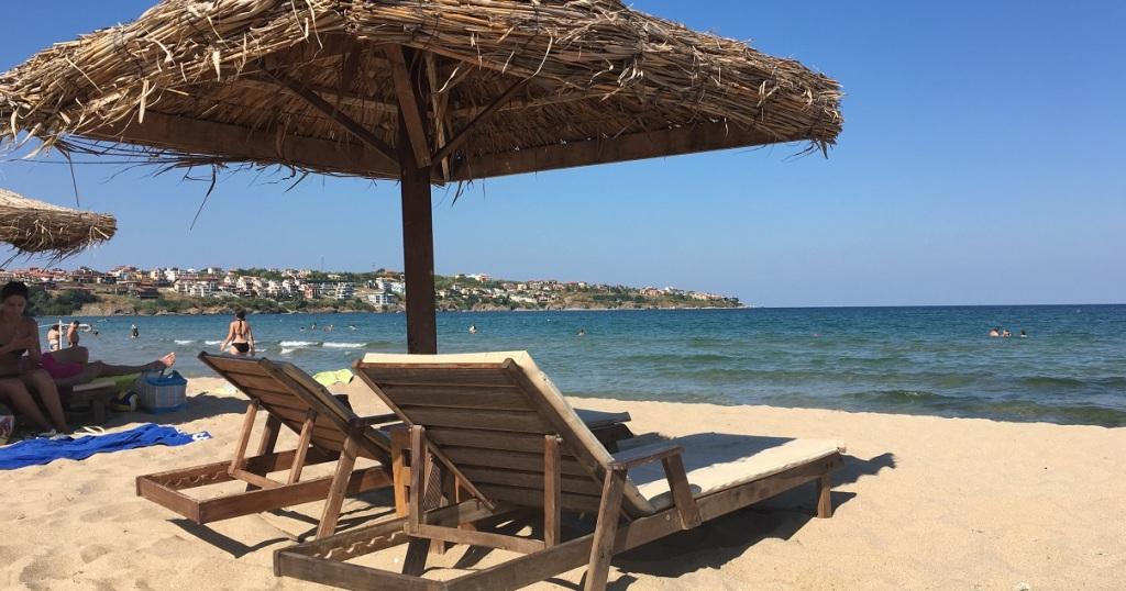 Забрана на плажа в Каваци: не може да се влиза с храна и вода в платената зона