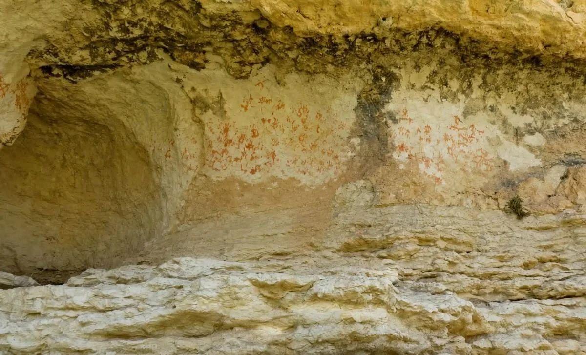 Откриха праисторическа пещера в Турция с близо 100 рисунки на хора и животни Снимки