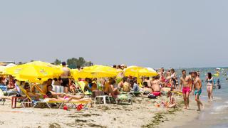 Сурово месо и скара на плаж в Гърция предизвикаха дебат в мрежата