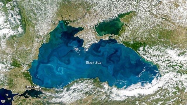 НАСА обясни тюркоазения цвят на Черно море, който се вижда от космоса