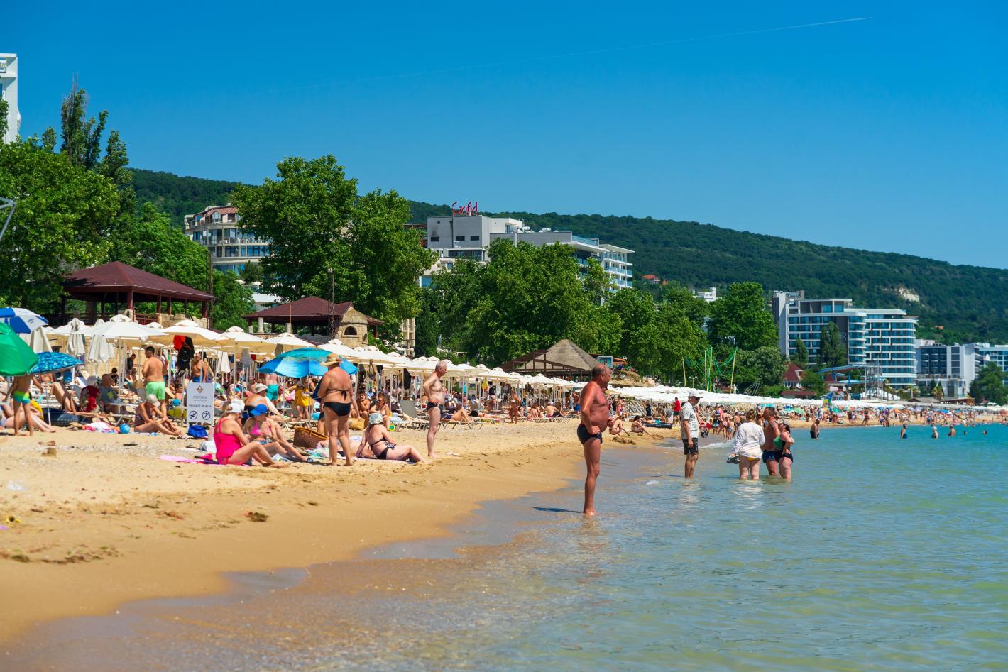 Министерството на туризма открива изнесени офиси в Златни пясъци и Слънчев бряг