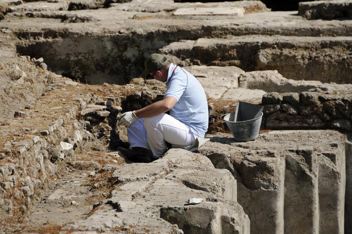 Археолог случайно откри 1600-годишна статуя на римски дух-пазител край Адриановия вал
