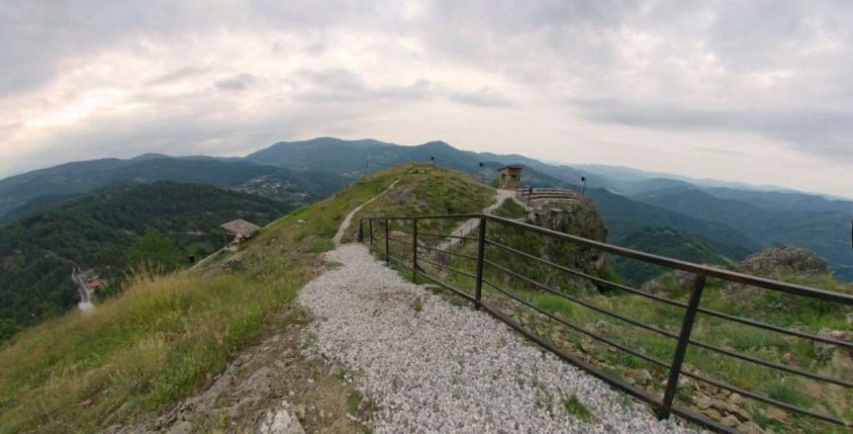 Легендите край село Градът: История и панорамни гледки в сърцето на Родопите
