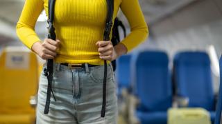 Стюардеса съветва пътниците да не носят една дреха в самолета, въпреки че не е забранено