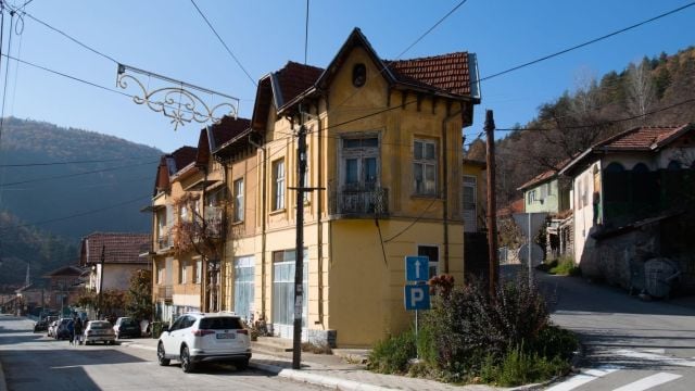 На крачка от България: Старите къщи на Босилеград пазят историята на цели поколения