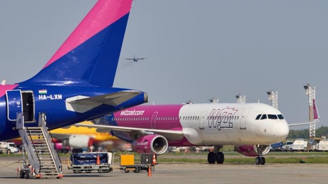 Wizz Air изтегля самолети и съкращава хора в наша съседка