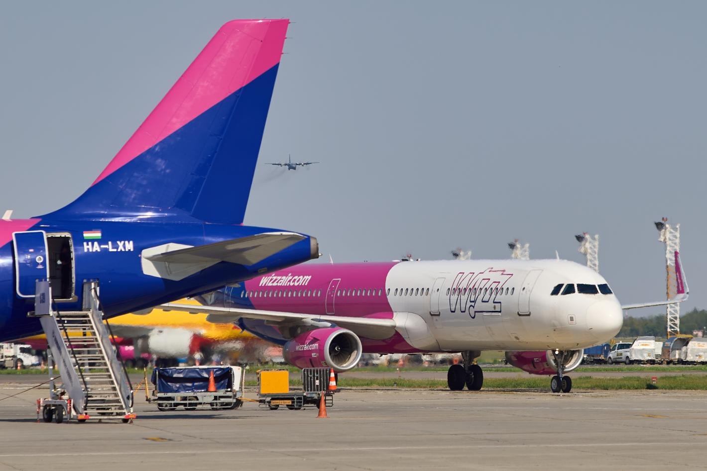 Wizz Air изтегля самолети и съкращава хора в наша съседка
