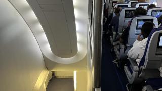 Lufthansa премести тоалетните в товарното отделение на самолета: какъв проблем реши това