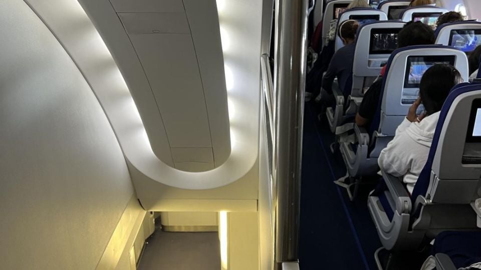 Lufthansa премести тоалетните в товарното отделение на самолета: какъв проблем реши това