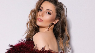 Горещо! Михаела Маринова откри летния сезон и се съблече... СНИМКА 18+