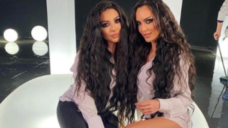 Лияна и непълнолетната й щерка лъснаха на СНИМКИ 18+