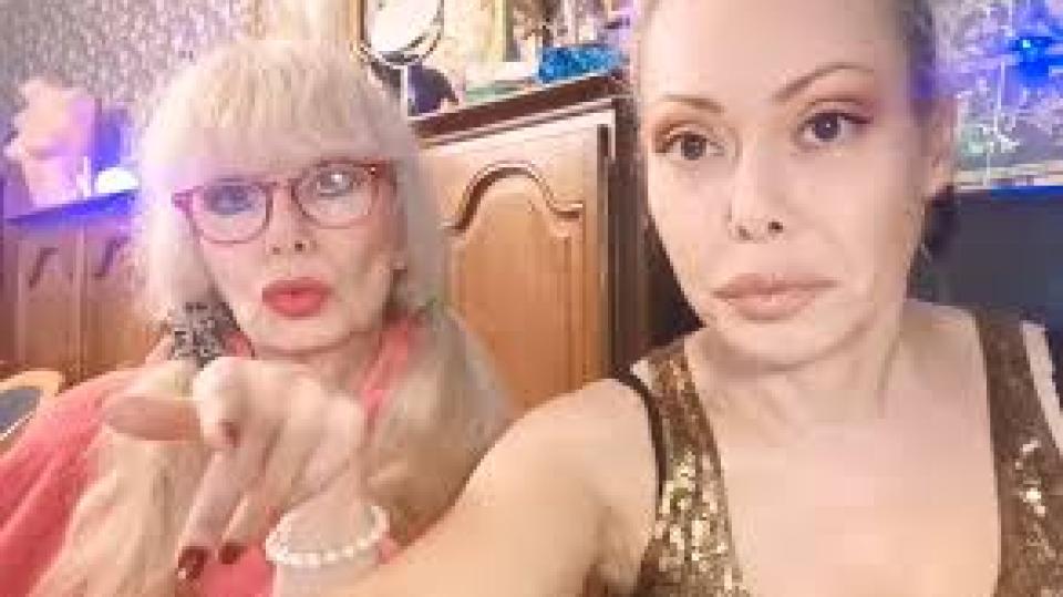 Срам! Албена Вулева проси пари за ново чене на майка си