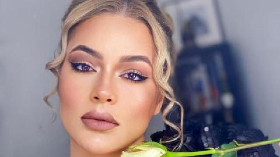 Жени Джаферович се пусна чисто гола от ваната СНИМКА 18+