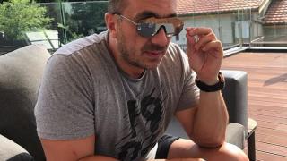 Константин се показа гол и втрещи с това, което направи на снега СНИМКИ 18+