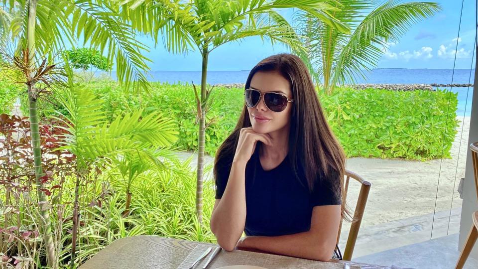 Няма такъв смях с Преслава на Малдивите! Певицата падна във водата и... ВИДЕО