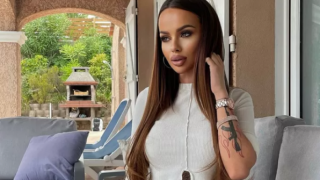 Сузанита разпали мрежата с разголено фото, показа си гърдите