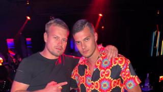 Фолк певецът Теодор и Пацо от "Биг Брадър" вършеят в Студентски град и трупат бройки СНИМКА