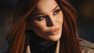 Гърдите ѝ тежат – Деси Слава подготвя операция за намаляване на бюста