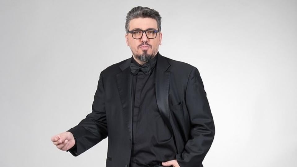 Водещият на "Капките" Геро става стриптийзьор СНИМКИ