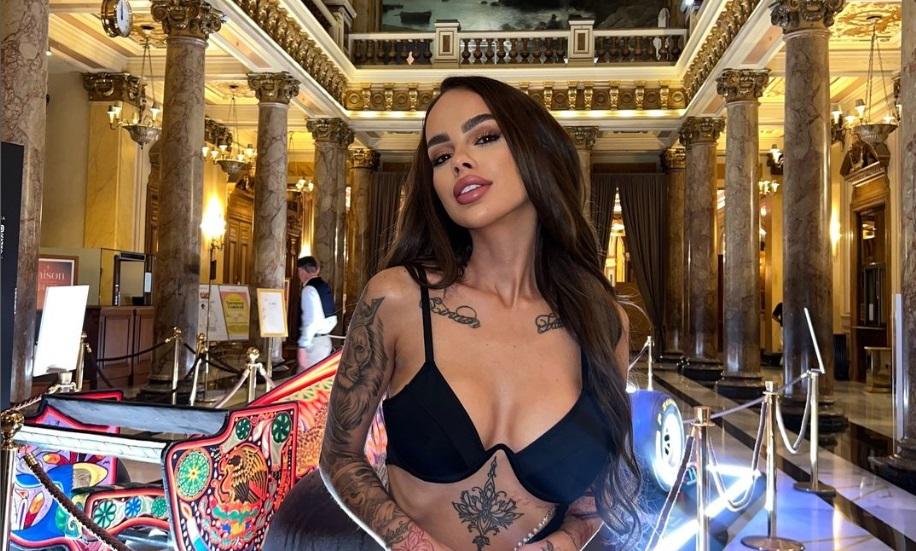 Сузанита остана само по прашки и взриви мрежата Снимка 18+