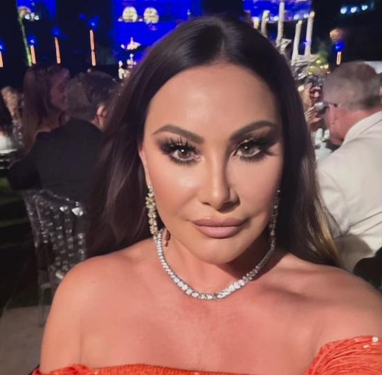 Ето с кого се гушка Дарина Павлова в Тайланд СНИМКА