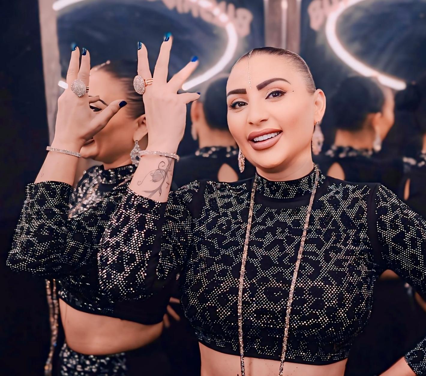 Софи Маринова запали TikTok с танци на хаус парти на морето Видео