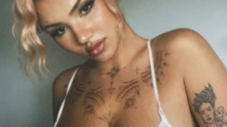 Отрязаната от "Ергенът" Виктор художничка свали дрехи и задръжки СНИМКИ 18+