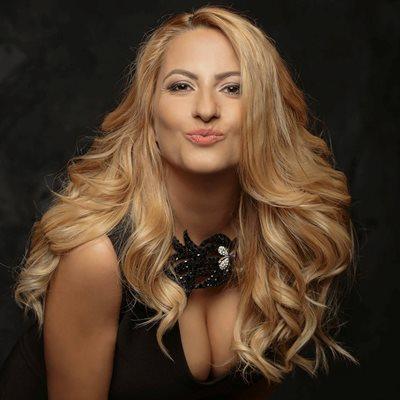 След развода Нели Хаджийска се изнесе от баровския си дом и отиде...