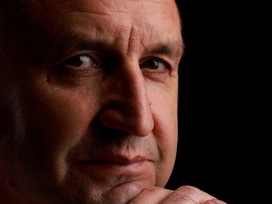 Ето какво свързва Румен Радев с една от участничките в "Живот на кантар"