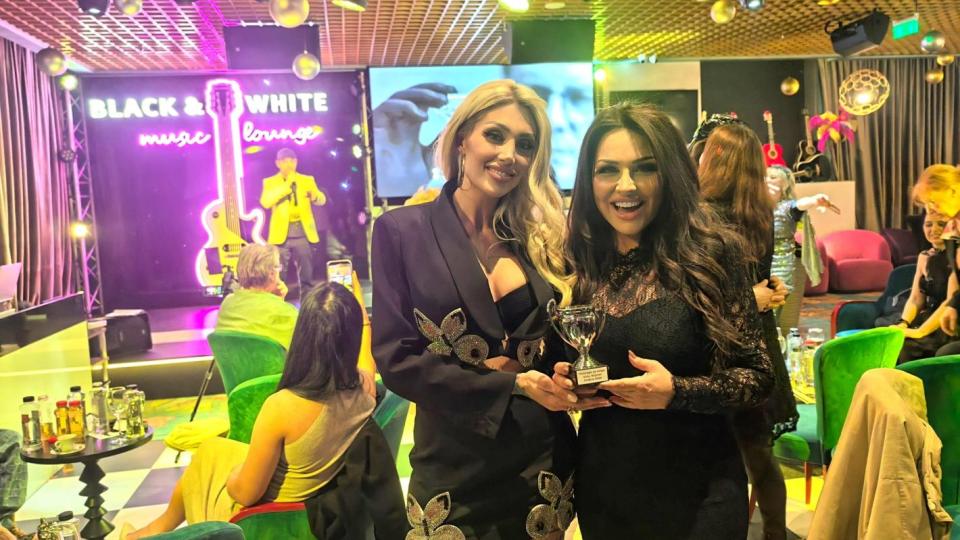 Няма да повярвате какво направиха Рени и Джулиана Гани на сцената на светско събитие СНИМКИ