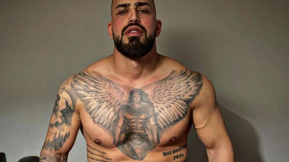 Виктор от „Биг Брадър“ разпали мрежата с кадър по бельо СНИМКА 18+