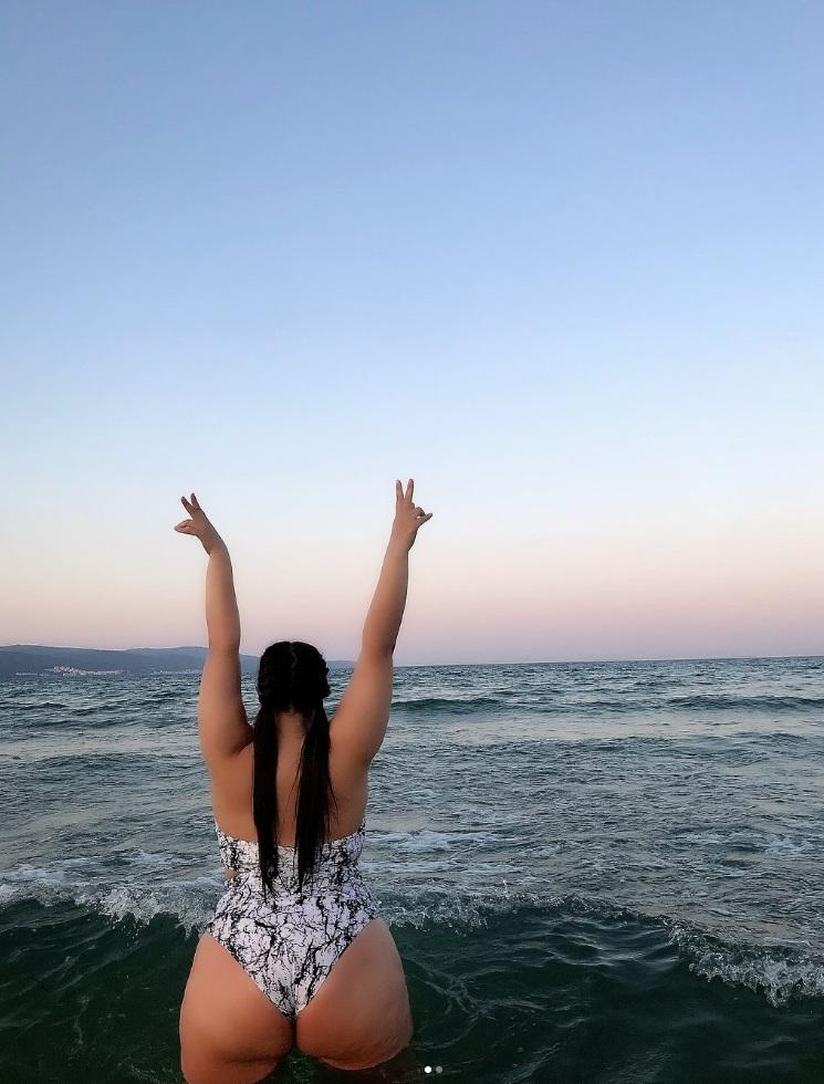 На това му се вика голямо дупе! Брадърката Веселка показа голия си задник СНИМКА 18+